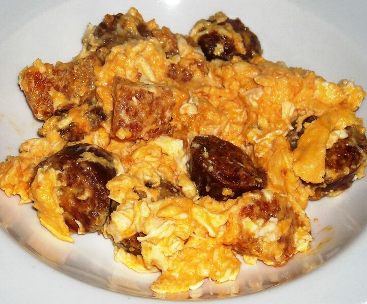File:Duelos y quebrantos (Scrambled eggs with chorizo) recipe.jpg