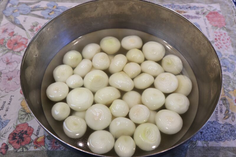 File:Pickled onions in brine.jpg