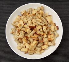Making crispy croutons for salads