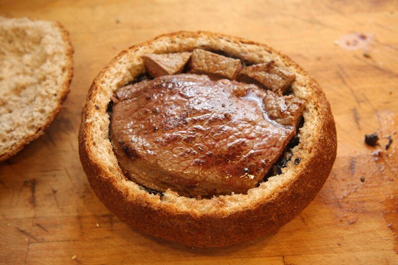 File:Shooter's sandwich - Covered with the final steak.jpg